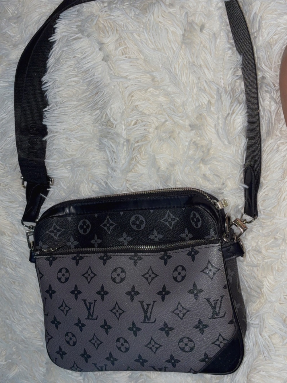 Louis Vuitton Authentic Two-Tone Monogram Men Crossbody Messenger Bag - Picture 3 of 8